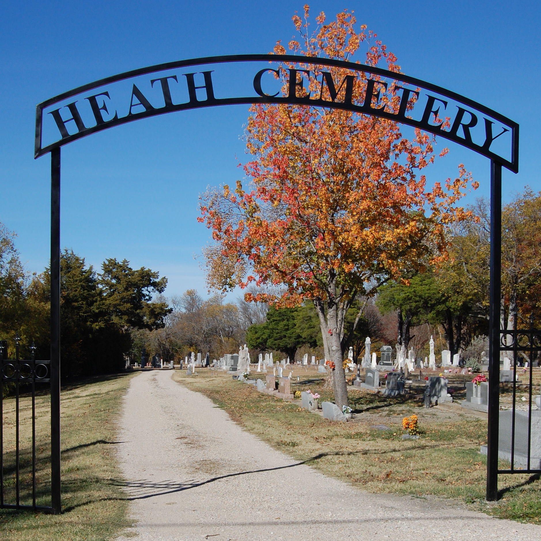 Photo of the entrance of the Heath Cemetery in Heath Texas